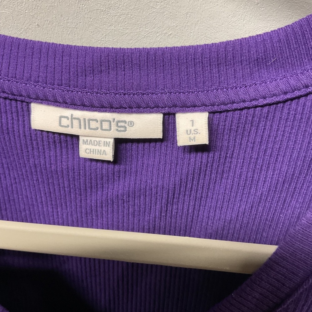 Chico's Mixed‎ Media Puff Sleeve Top Womens 1 M Purple Ribbed V-Neck 3/4 Sleeve - Picture 4 of 4